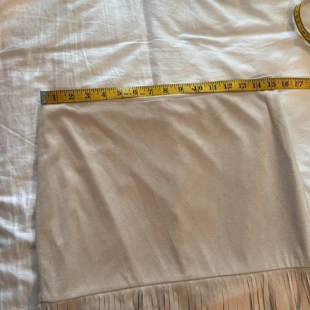 Flash 🔥sale🔥Woman NWT sand colored skirt